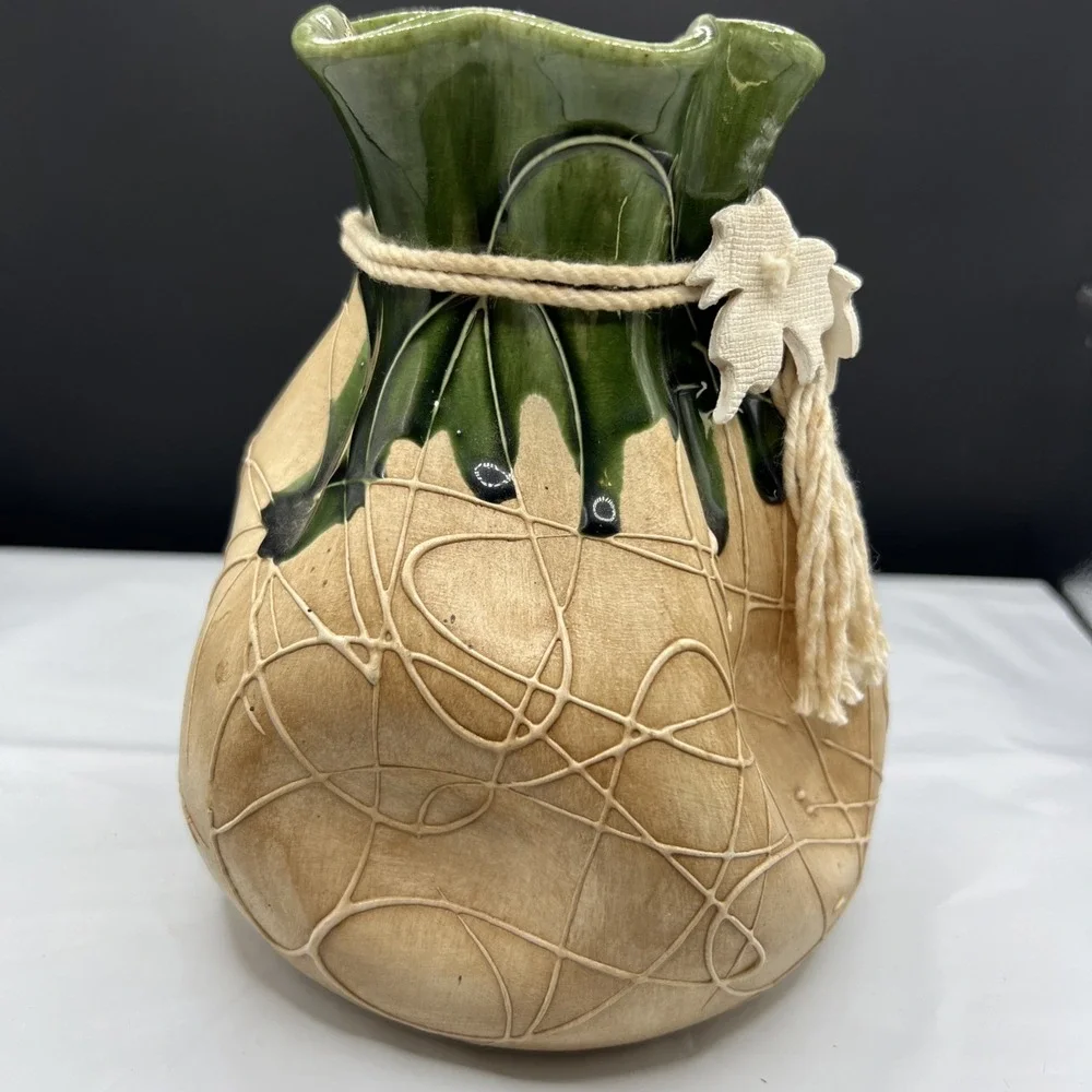 Vintage Aruba Art Pottery Money Sack Vase Gold Island Relief Emblem Drip‎ Glaze